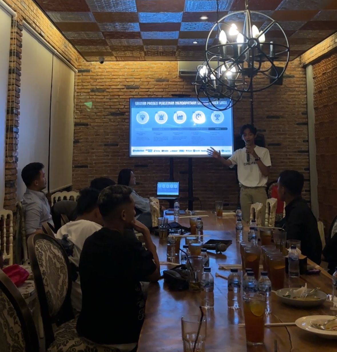Karya Cipta Lagu, Bukan Hanya Sekedar Hiburan! Mahar Pustaka Nusantara Mengadakan Workshop Penulis Lagu di Gorontalo